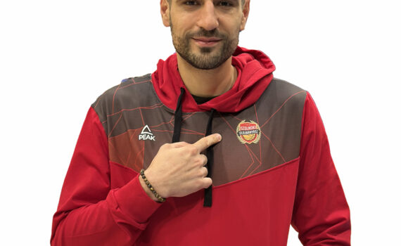 Kapucnis melegítő felső